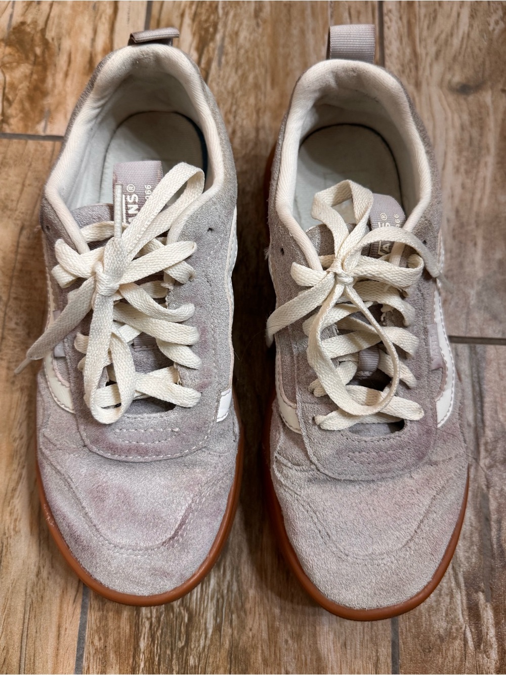 Vans Women's Light Beige Suede Sneakers with Gum Sole. Size 7 - Picture 3 of 7